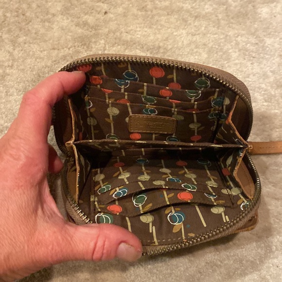 Fossil vintage leather full zip wallet. Soft Taupe tan like new - Picture 2 of 7